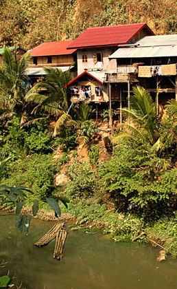 maisons traditionelles sur pilotis